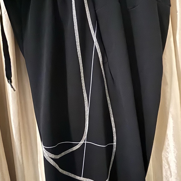 Nike Men's Medium Tall Black Joggers with White Accents - Picture 7 of 9